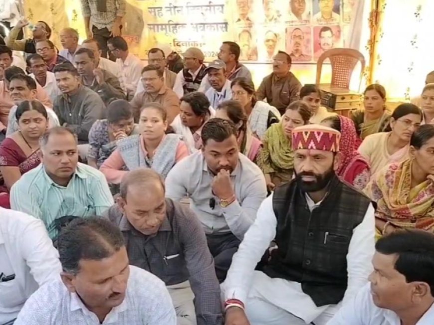 प्रदेश के 23 हजार पंचायत सचिव 7 दिन के सामूहिक अवकाश पर, सरकार के खिलाफ खोला मोर्चा