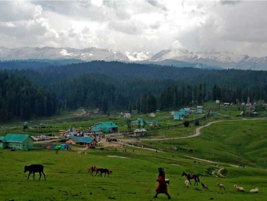 जम्मू-कश्मीर सरकार का बड़ा फैसला- 48 पर्यटक स्थल अस्थायी तौर पर हुए बंद