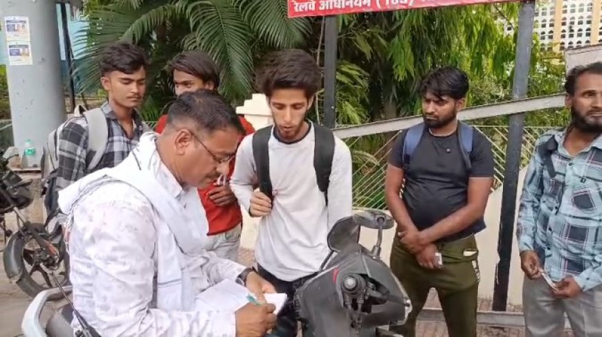 बांग्लादेशी होने के शक में युवकों को हिंदूवादियों ने घेरा.. रेलवे स्टेशन के बाहर घंटों चली जांच पड़ताल