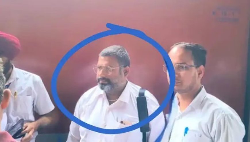 बिना टिकिट के ट्रेन में सवार व्यक्ति ने खुद को बताया डीआरएम