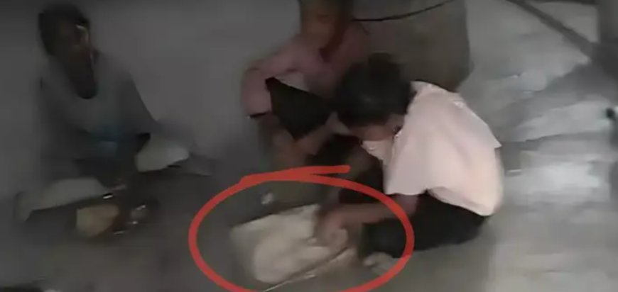 स्कूल में बच्चे चावल धोते नजर आए, सोशल मीडिया पर सरकारी स्कूल का वीडियो हुआ वायरल 